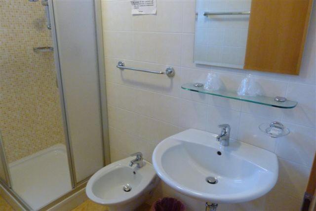Garni Cremona Bed & Breakfast Бресаноне Стая снимка